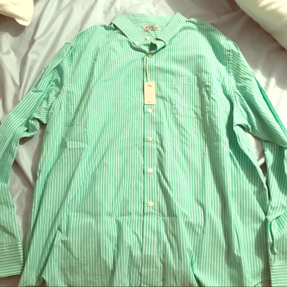 2XL NWT button down shirt.